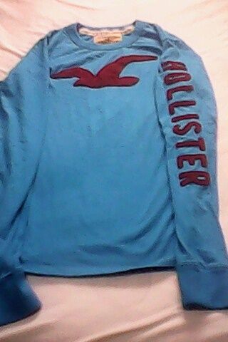 HOLLISTER MANGA LONGA BORDADA